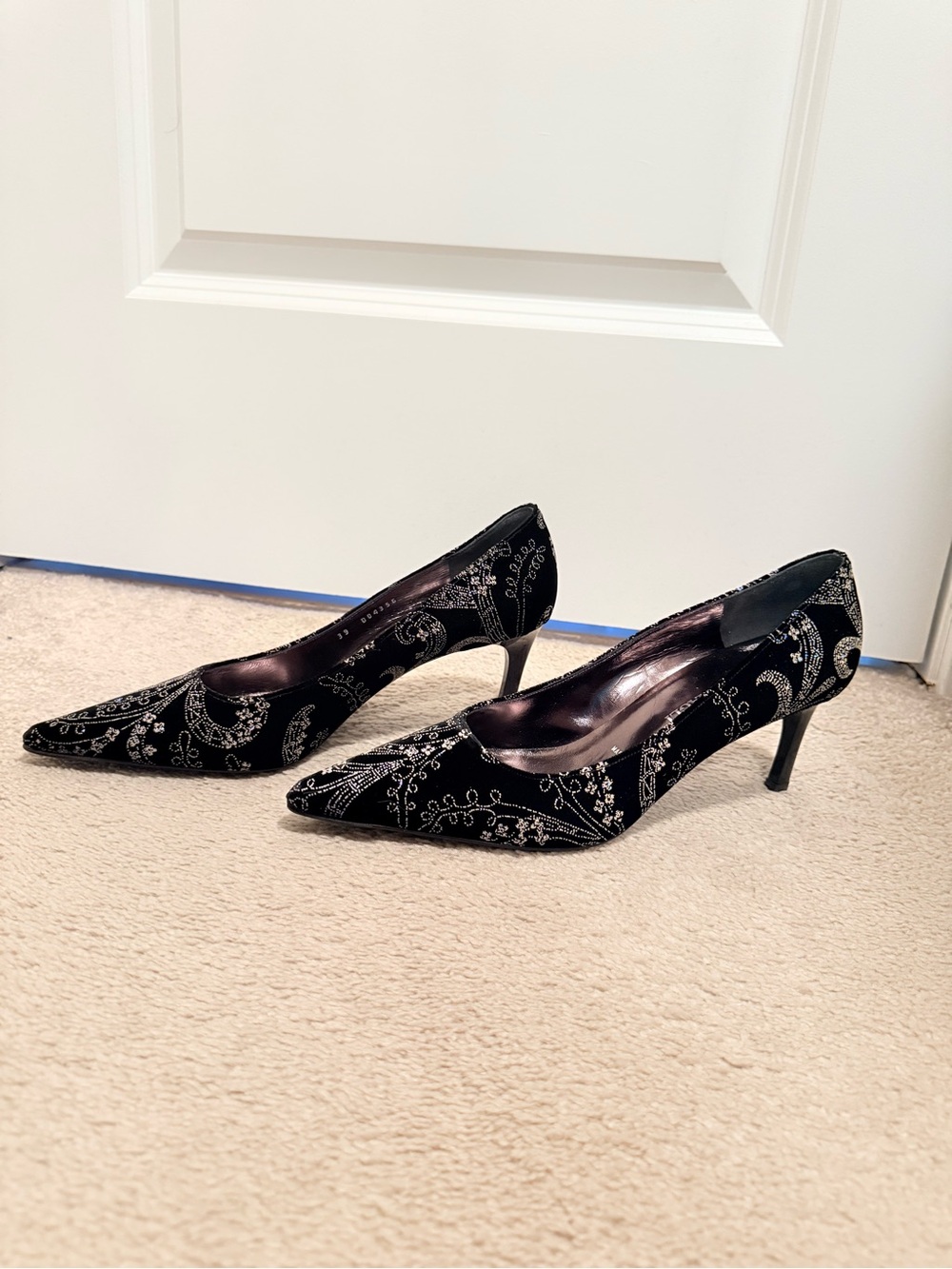 Bruno Magli Black Velvet Metallic Paisley Pointed Toe Pumps 39 / US 9